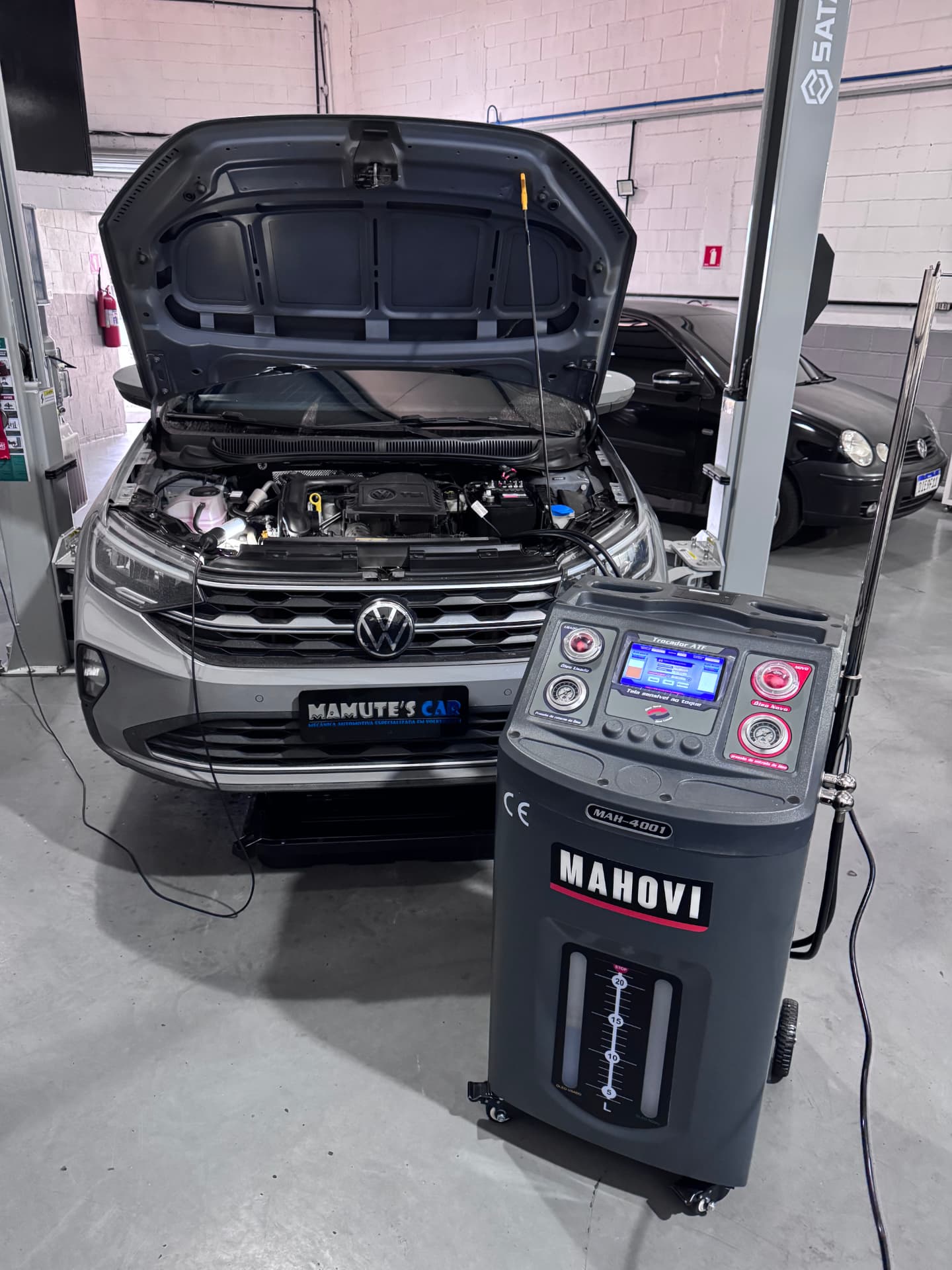 Máquina de troca de fluido de câmbio automático em uso